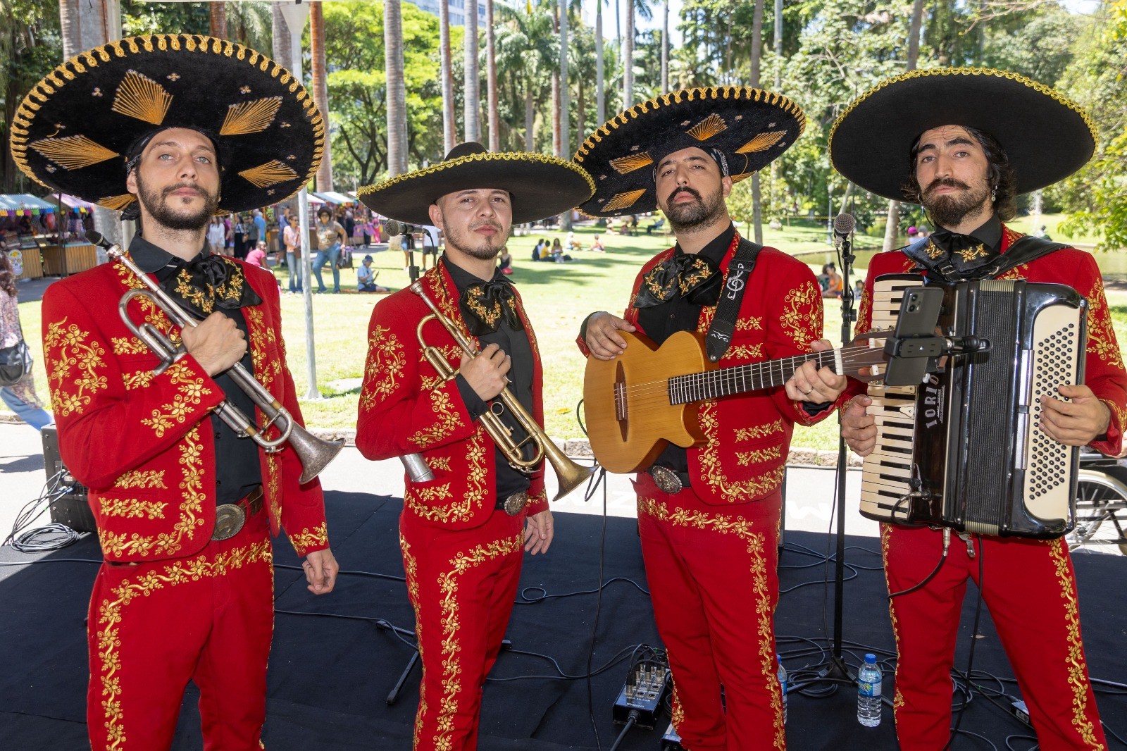 Día de Muertos no Museu da República, Rio Winds, Letrux