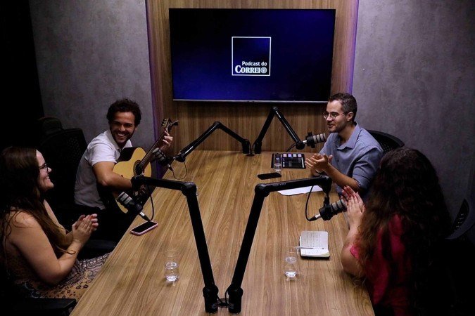 Durante entrevista ao Podcast do Correio, Theo contou que se sente honrado por cantar no hospital -  (crédito: Correio Braziliense)