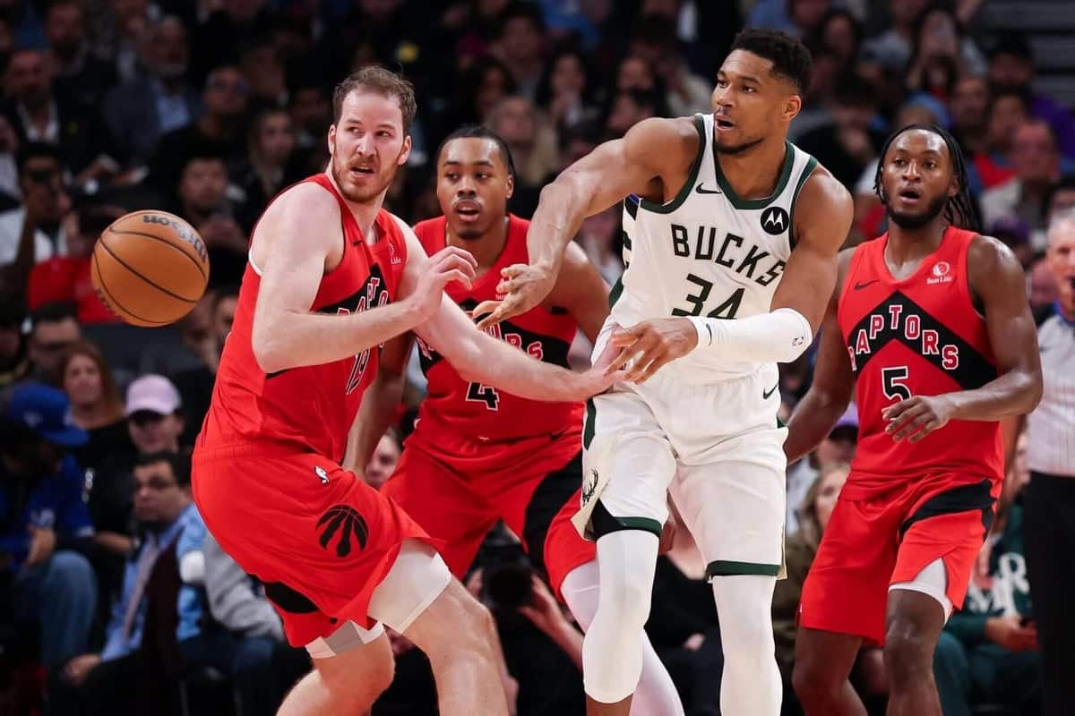 Giannis’ 31-point, 20-rebound night leaves teammates in awe: ‘Best player in the world’
