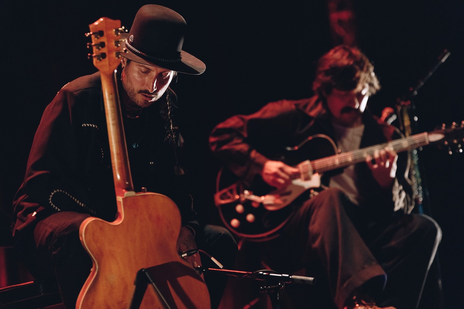 Hermanos Gutiérrez anunciam shows no Brasil em 2026