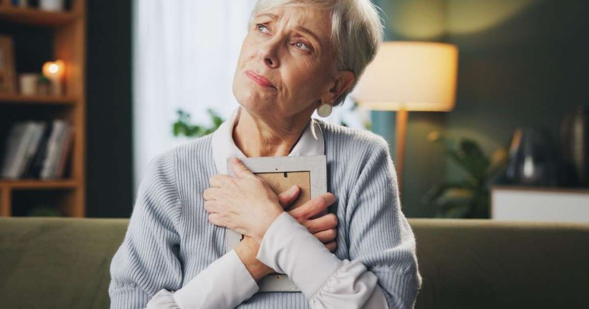 O que significa sonhar com uma pessoa que já morreu, segundo a psicologia?