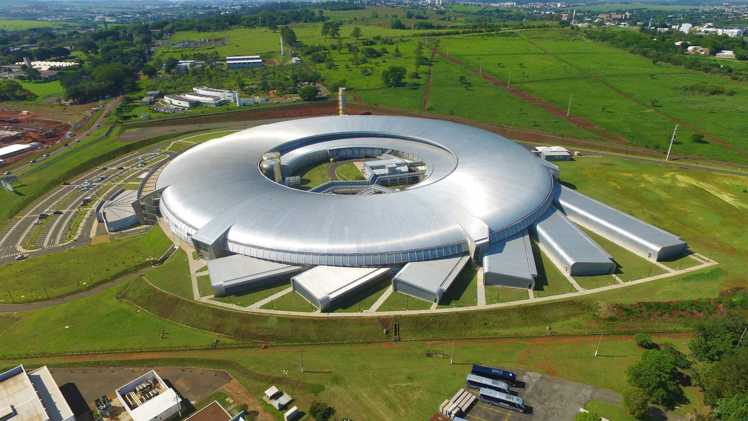 Ricardo Rodrigues foi Líder da Divisão de Engenharia do LNLS e Coordenador dos Aceleradores do Sirius, nova fonte de luz síncrotron de última geração, em fase de finalização no CNPEM (Centro Nacional de Pesquisa em Energia e Materiais), em Campinas (SP)