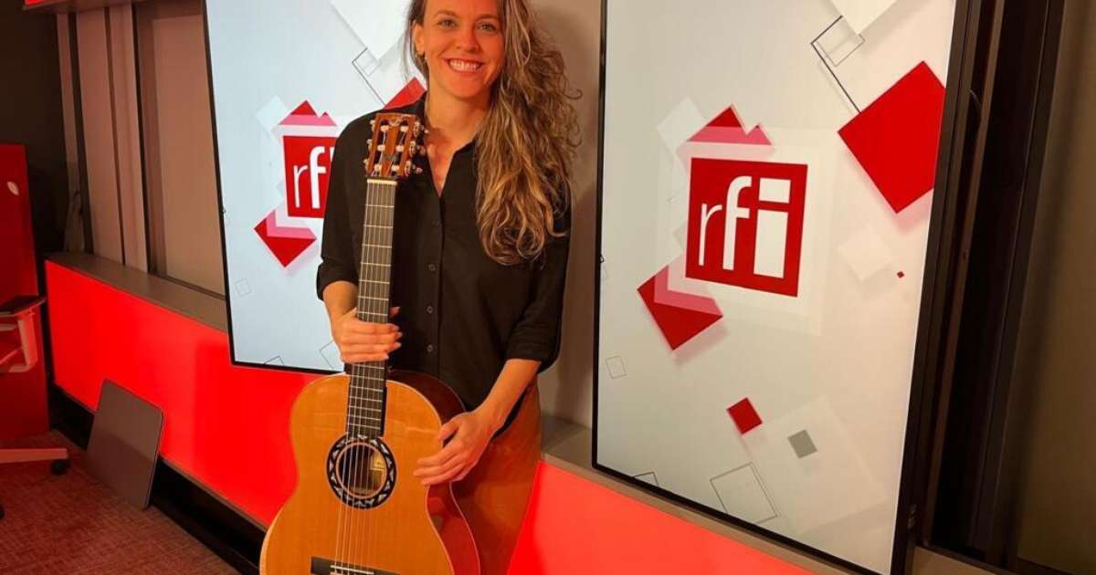 Jacque Falcheti encerra um ano de mais de 200 shows com turnê intimista pela Europa