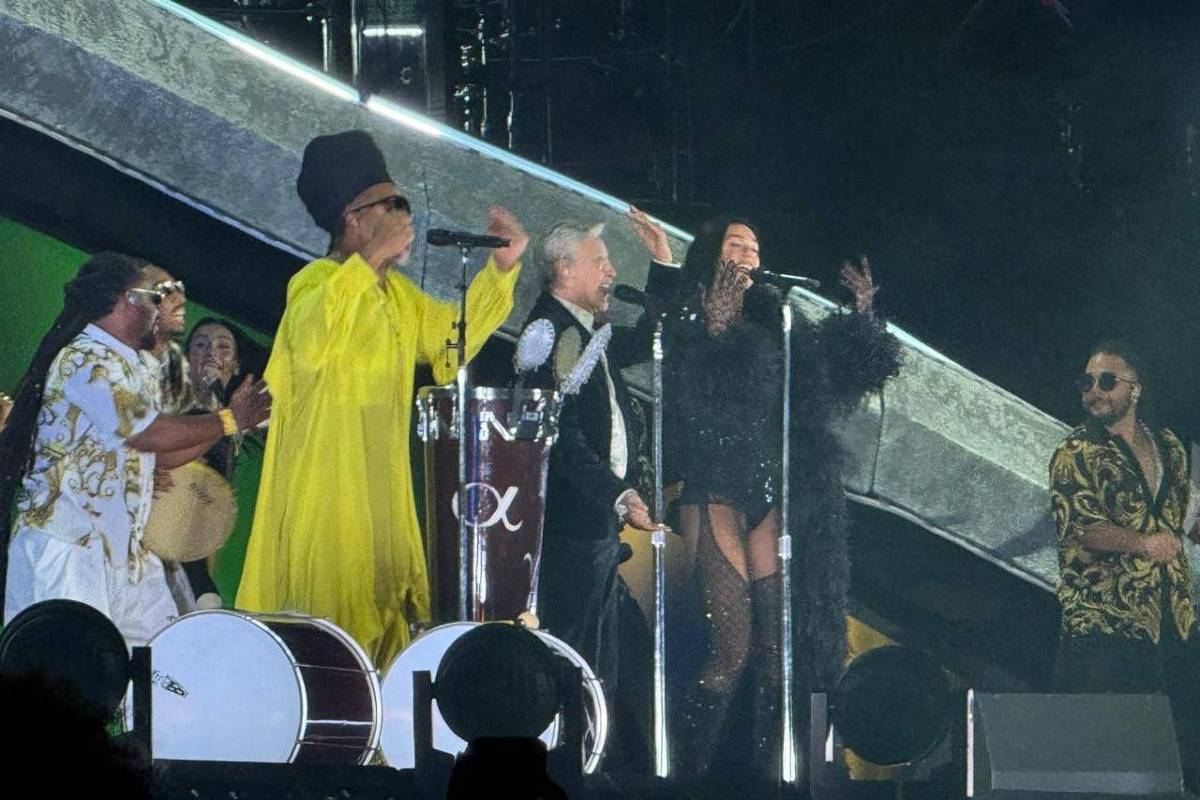 Dua Lipa canta com Caetano Veloso e Carlinhos Brown em SP - 15/11/2025 - Ilustrada