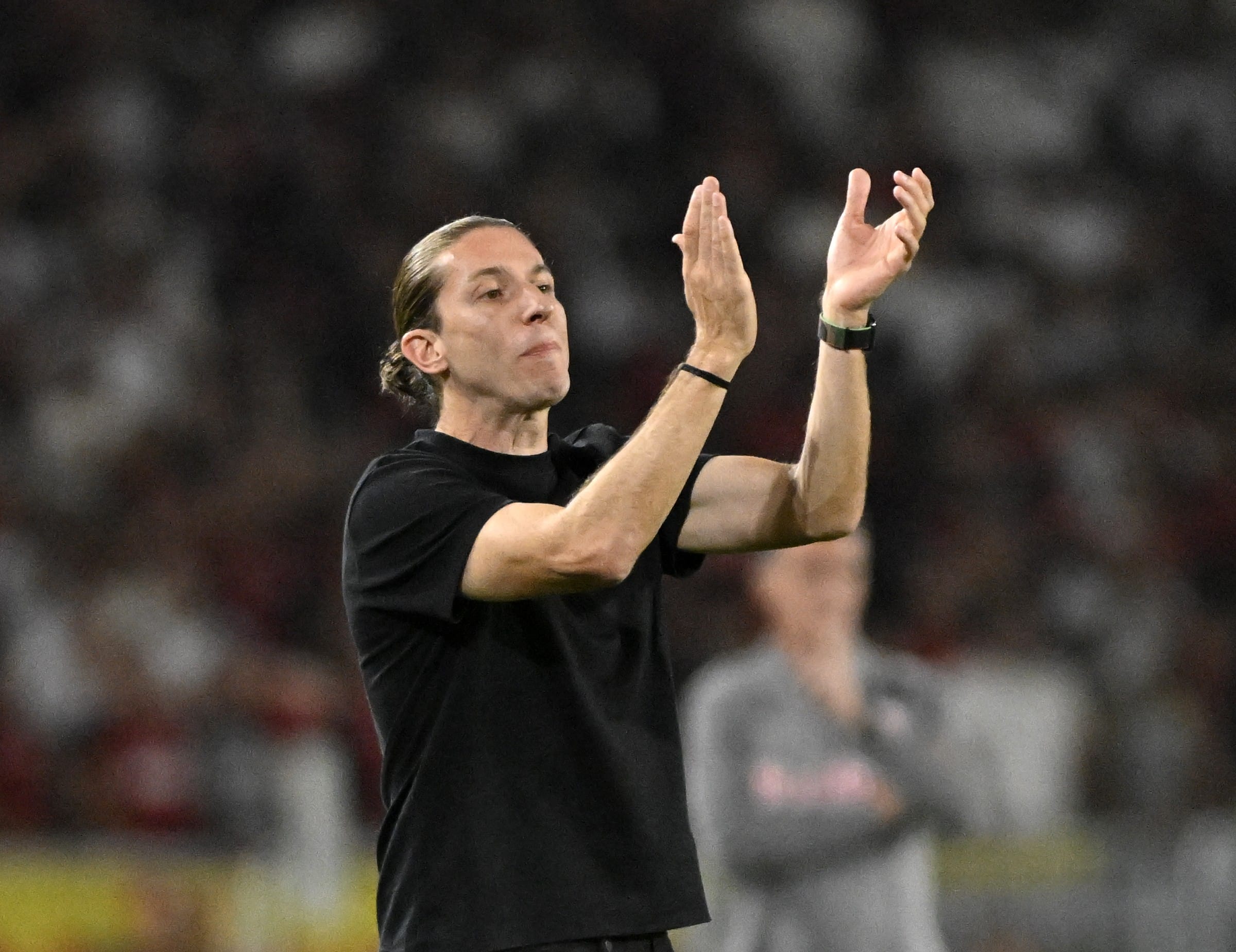 Filipe Luís elogia força mental do Flamengo e pede equilíbrio: "Horas atrás, a gente estava em crise mundial"