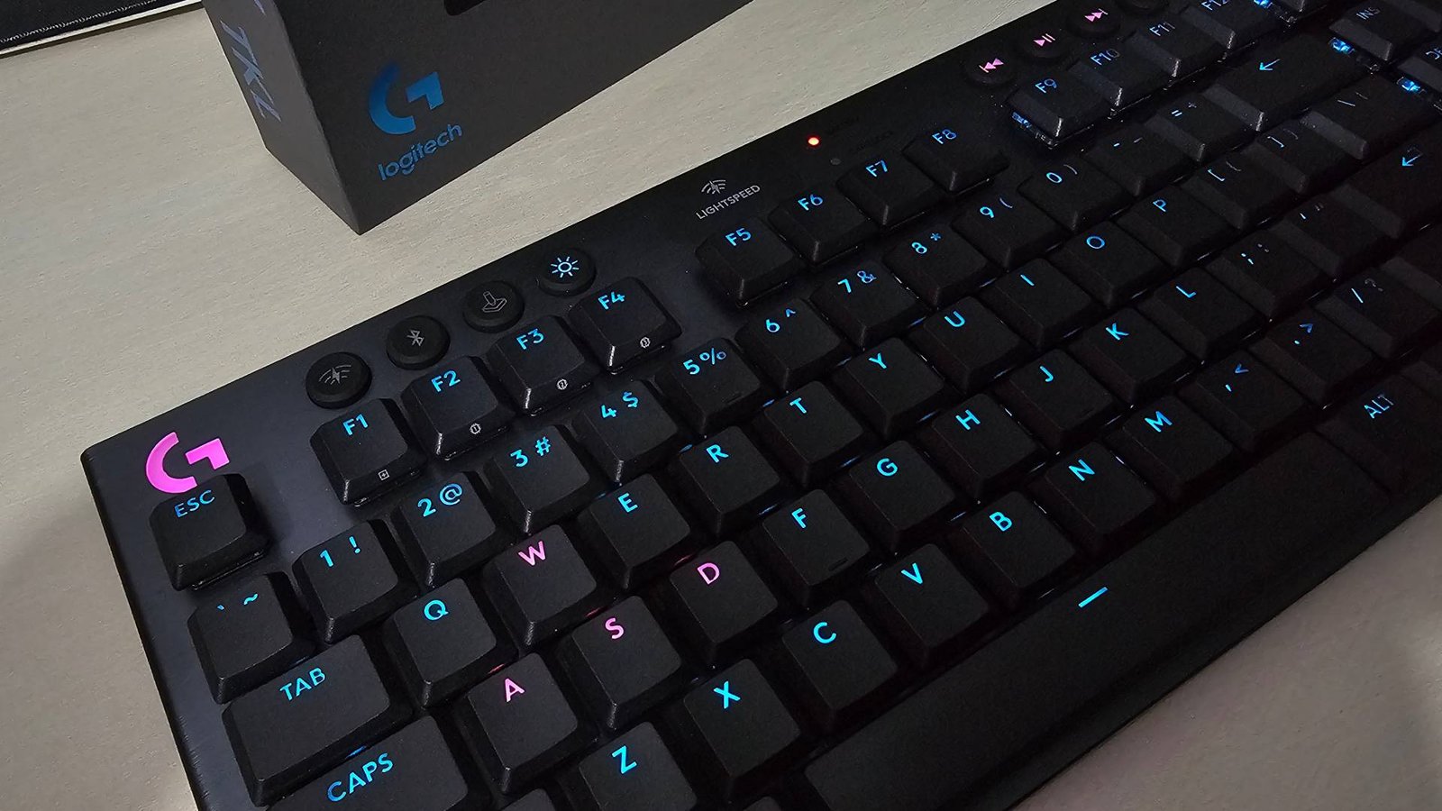 Review: Logitech G915X é um teclado gamer mecânico silencioso e sem fio