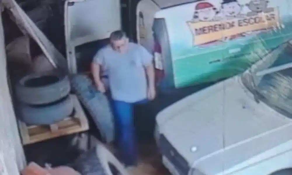 Funcionário de prefeitura é flagrado roubando pneus em garagem no interior de São Paulo