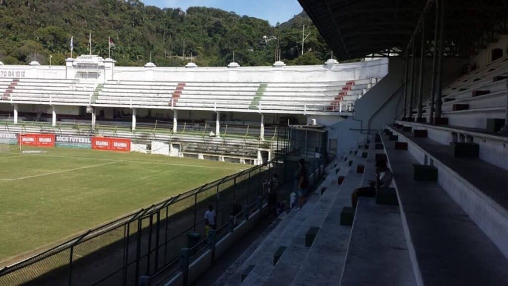 Fachada do estádio das Laranjeiras, casa do Fluminense (Foto: Donatas Dabravolskas, Wikimedia Comons, Banco de imagens)