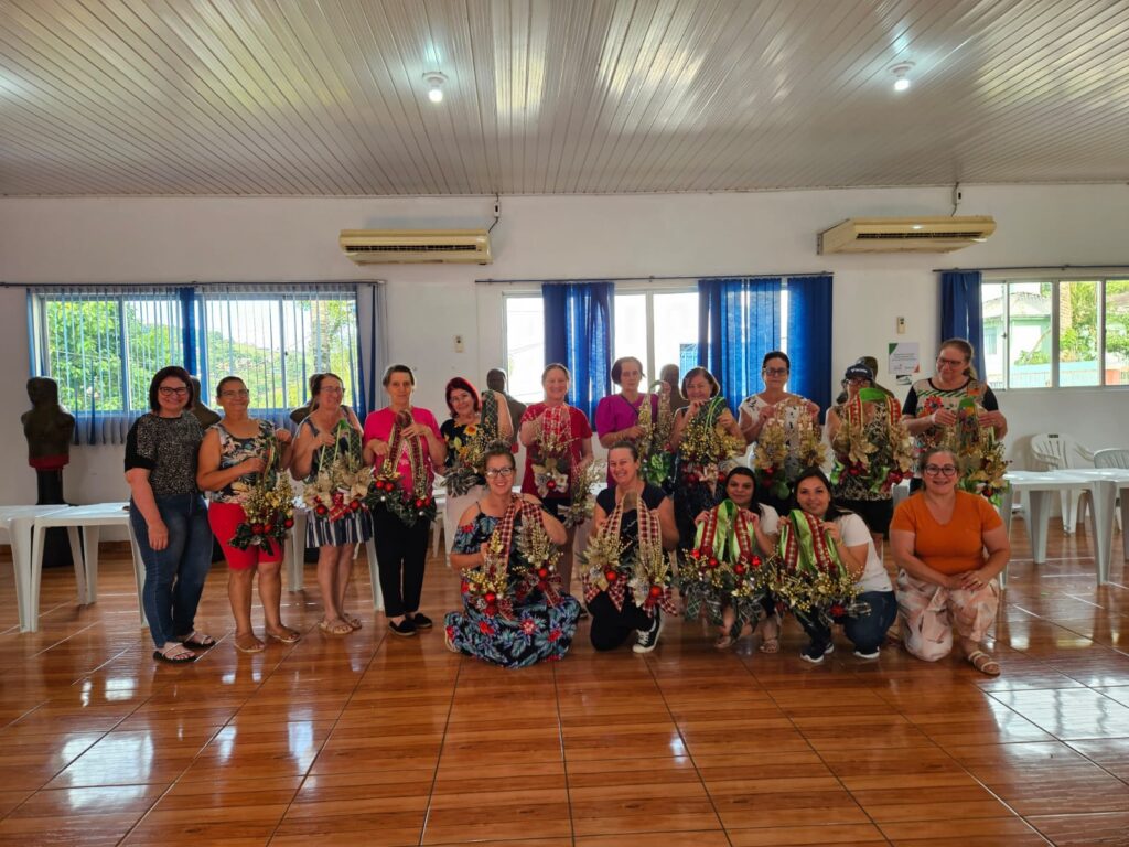 Prefeitura de Piratuba promove curso de artesanato natalino para mulheres do município – Michel Teixeira Notícias