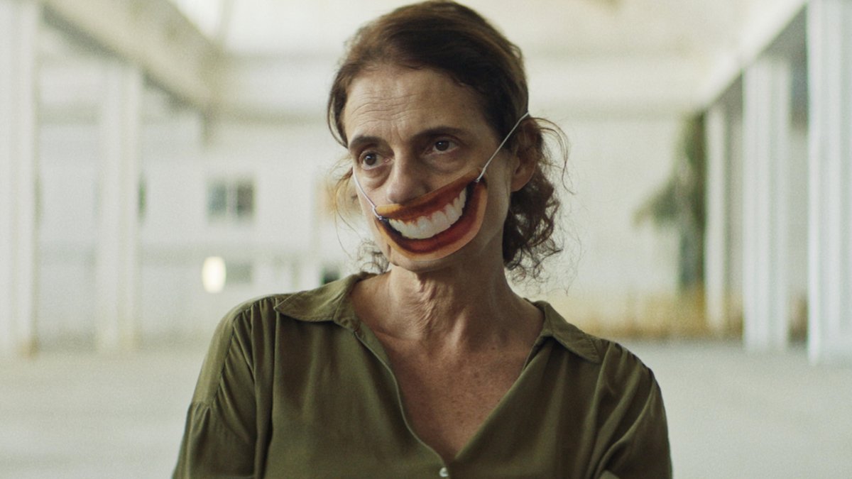 Sonhar com Leões: filme com Denise Fraga sobre eutanásia deveria ter alerta de gatilho?