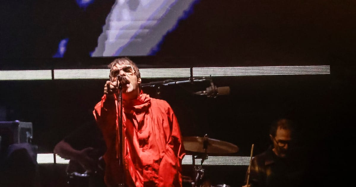 Oasis faz show previsível em SP, mas que não apaga o brilho dos irmãos Gallagher