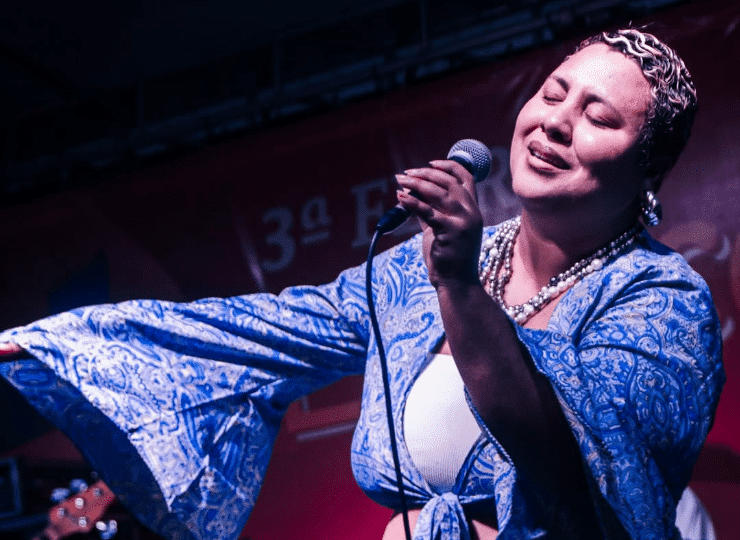 Ada Koffi leva ao Festival Movimento Cidade, em Vila Velha, o show “Sons do Ori”, com repertório autoral inspirado em raízes afro-brasileiras e indígenas. Foto: Reprodução/Instagram