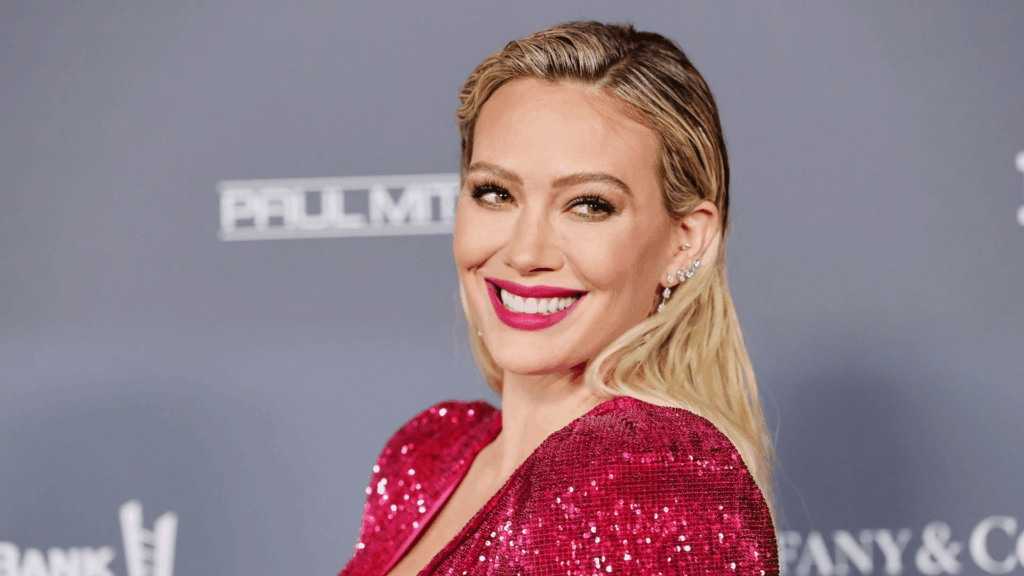 Hilary Duff anuncia mini-turnê, seus primeiros shows em mais de uma década