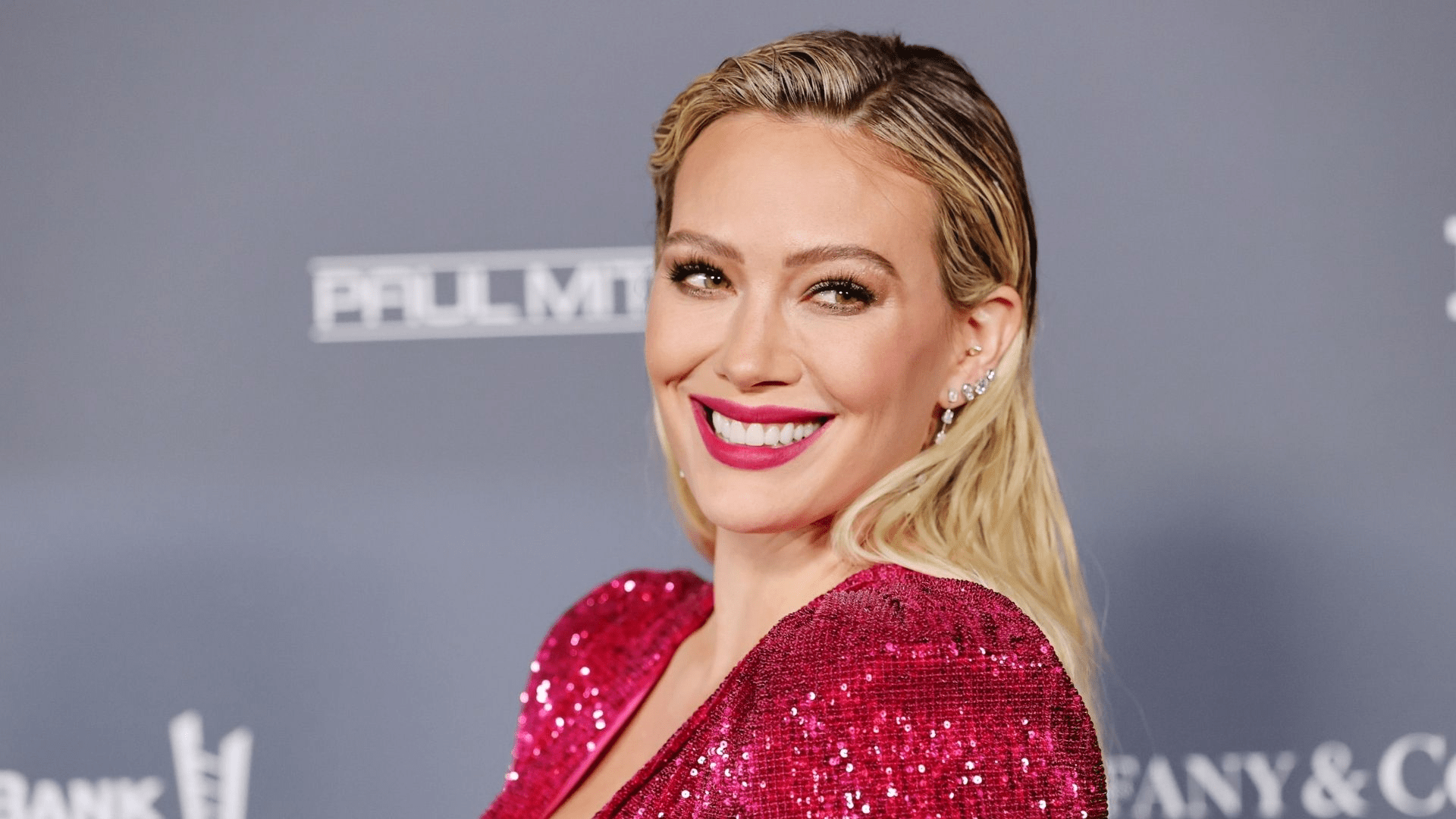 Hilary Duff anuncia mini-turnê, seus primeiros shows em mais de uma década