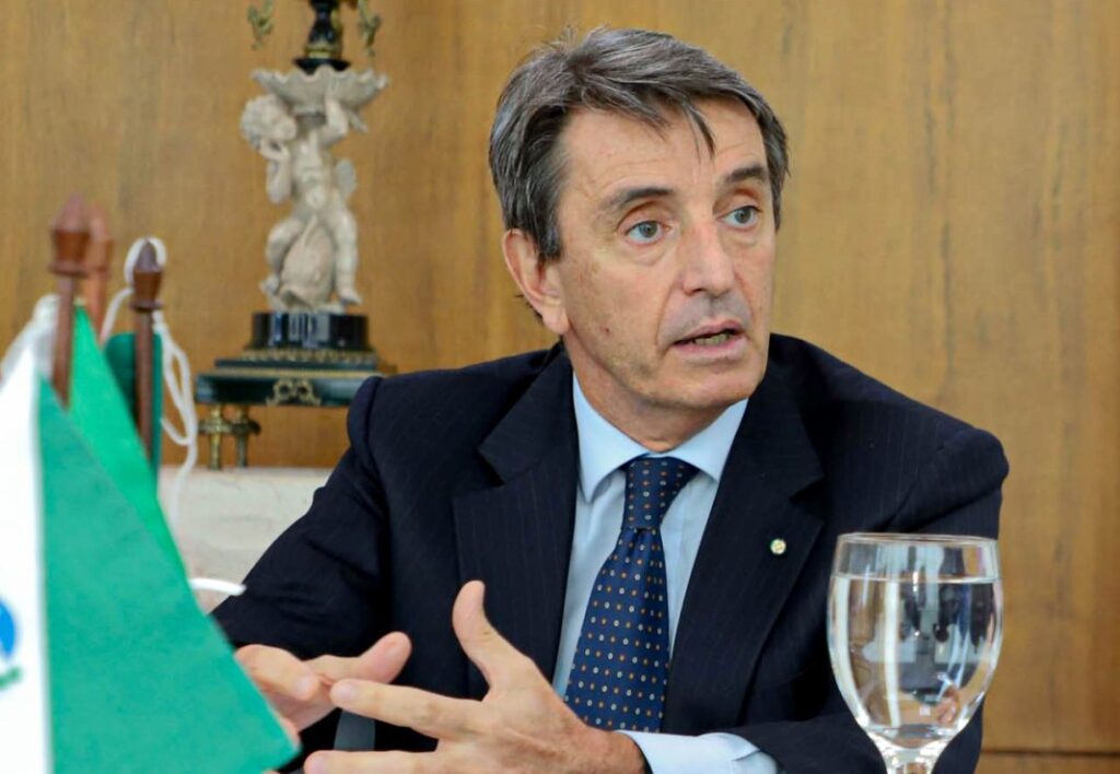 Embaixador Alessandro Cortese visita Fecomércio para fechar parcerias com Goiás