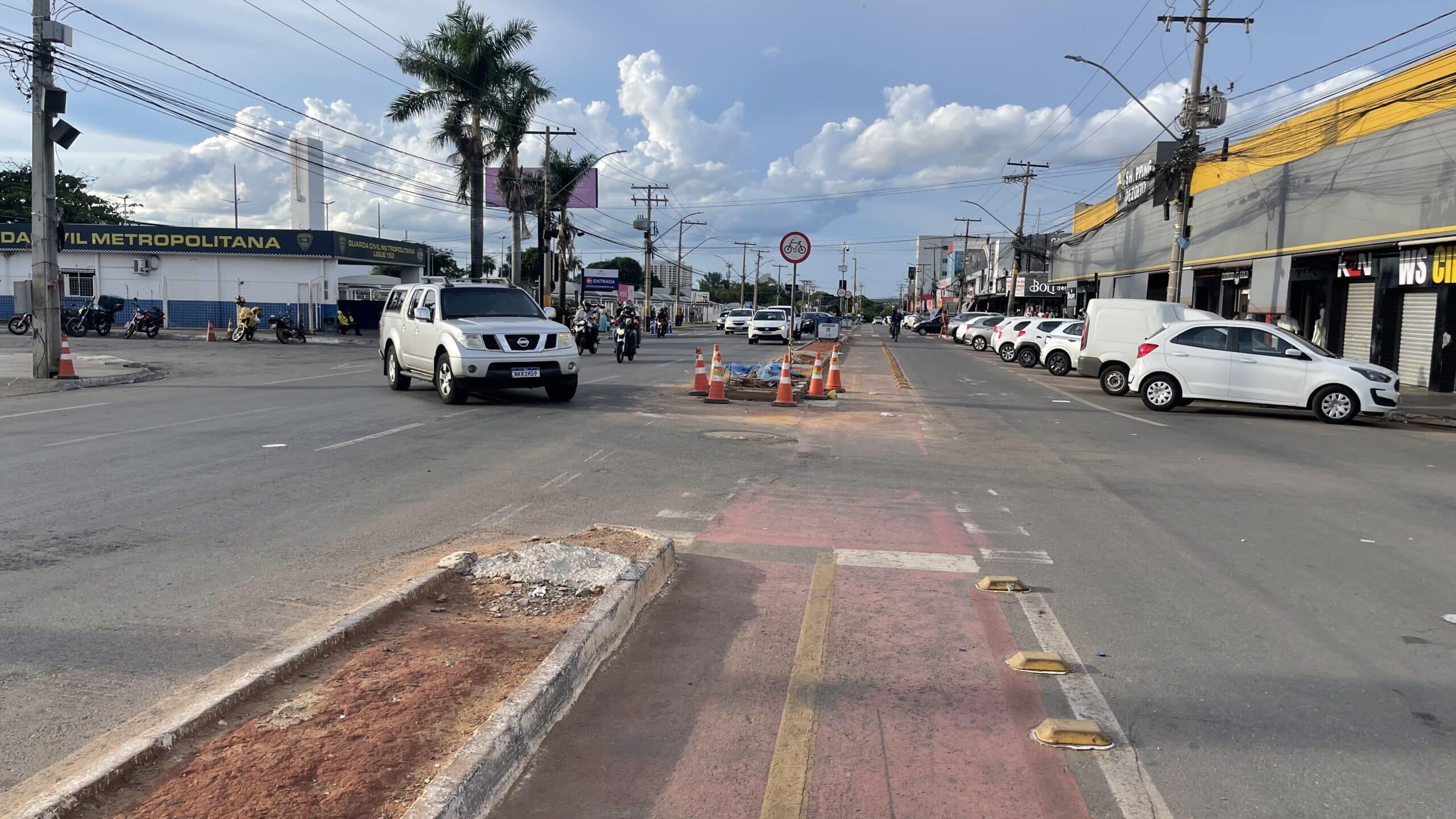 Prefeitura de Goiânia retira grama sintética de canteiros para testes – Diário da Manhã – O Jornal do leitor Inteligente