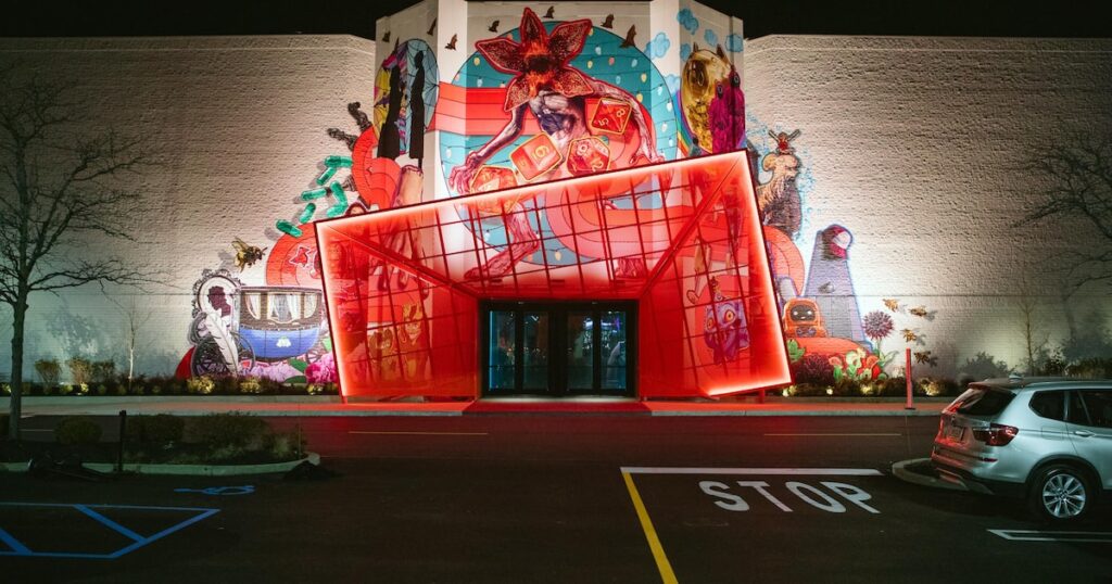 Netflix abre primeiro ‘parque temático’ de experiências relacionadas a filmes e séries; conheça