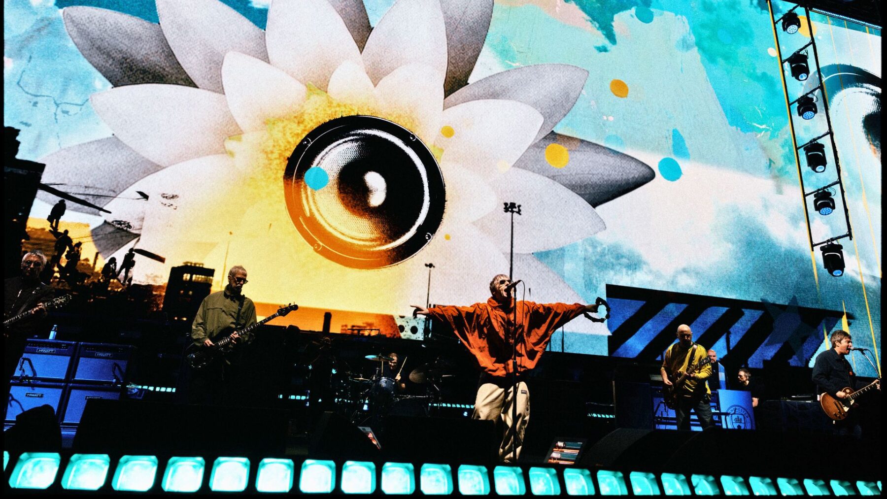 Liam e Noel Gallagher lideram Oasis em show potente em SP