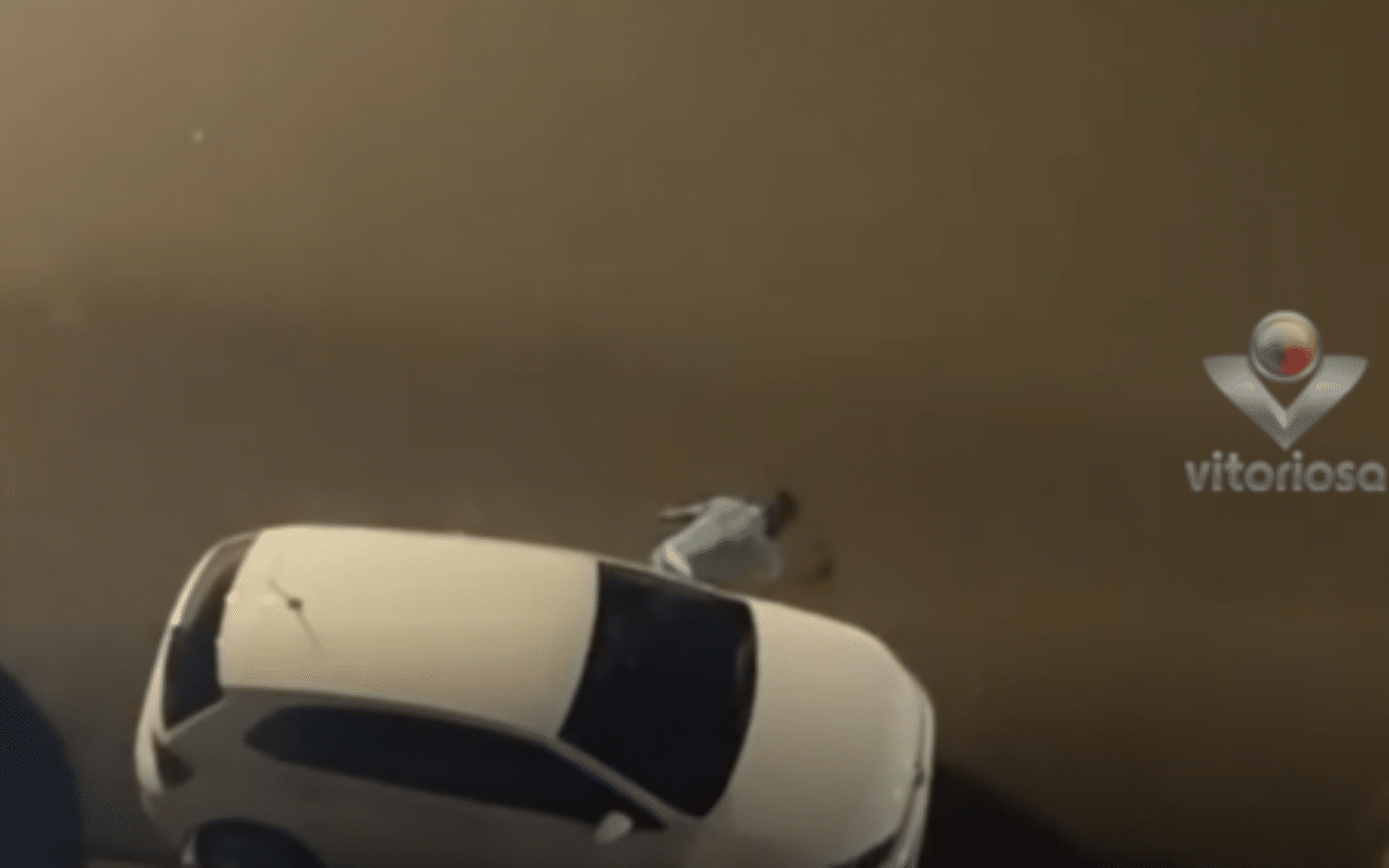 Homem esvazia pneus e risca carro no bairro Portal do Vale, em Uberlândia