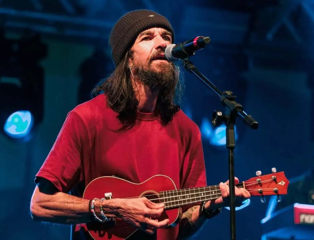 Cantor Armandinho se apresenta na Audio