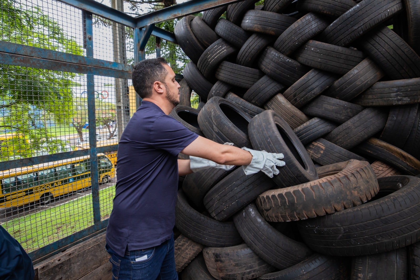 Ação conjunta do Meio Ambiente e Saúde recolhe 2.300 pneus usados em Apucarana