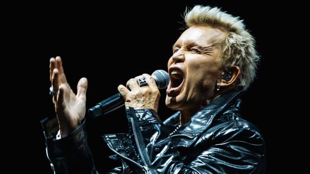 O cantor Billy Idol em 2025