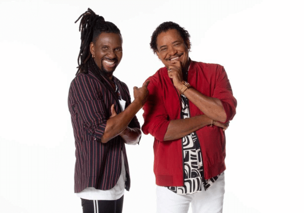 É O Tchan se apresenta em festa popular no interior da Bahia