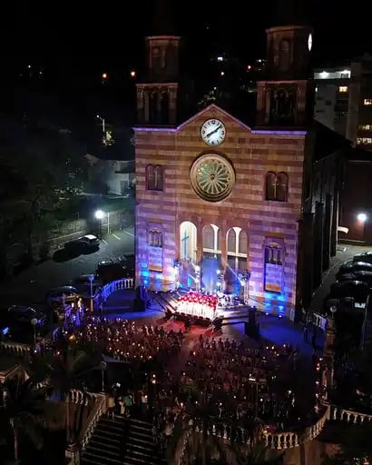 Evento foi realizado junto à Igreja Matriz (Foto: Powerful Dream)