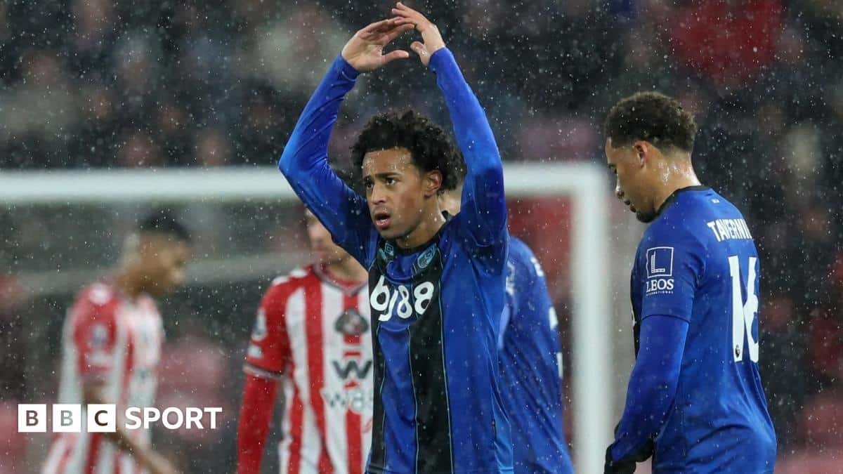 Premier League LIVE: Brentford vs Burnley, Man City vs Leeds & Sunderland vs Bournemouth - scores