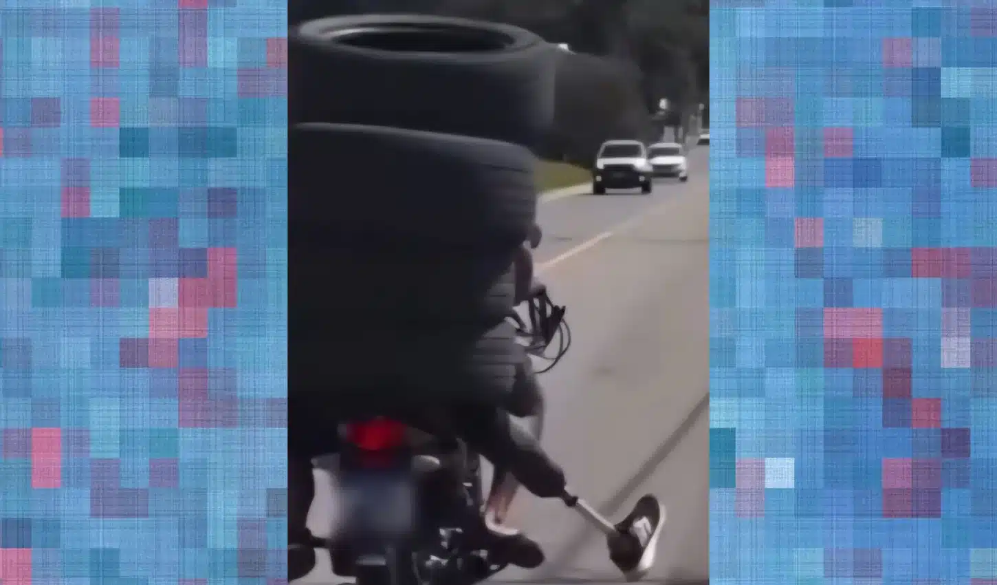 Homem “veste” quatro pneus na garupa e cena viraliza no ES