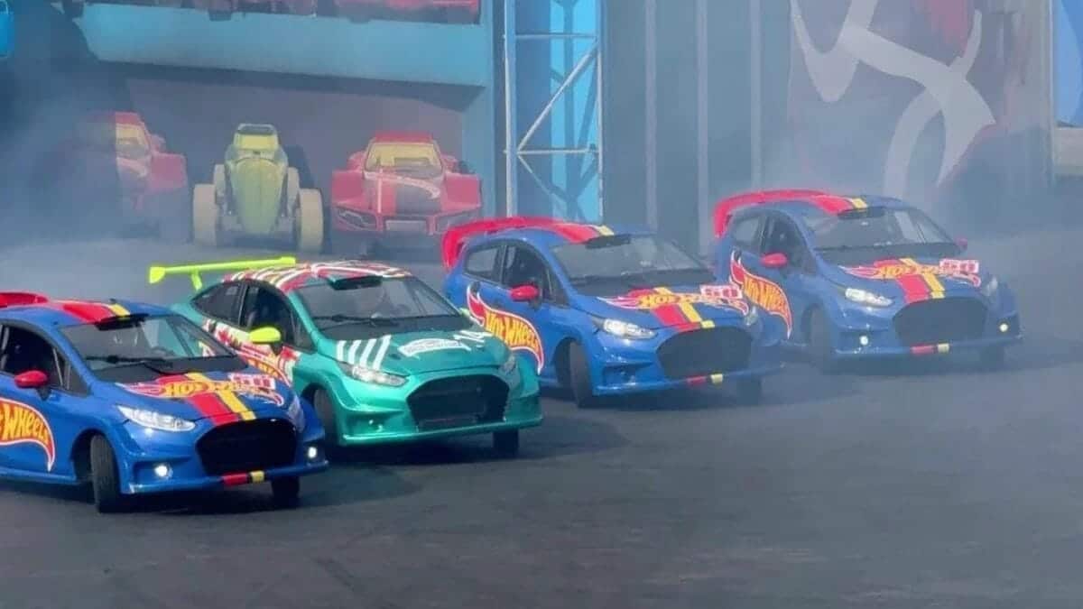 Beto Carrero retoma shows da Hot Wheels com homenagem quatro dias após morte de piloto