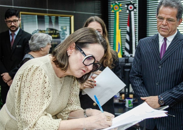 “Não há impedimento legal”: TRT-SP promove juíza que se formará médica e cumpriu internato no horário do expediente forense