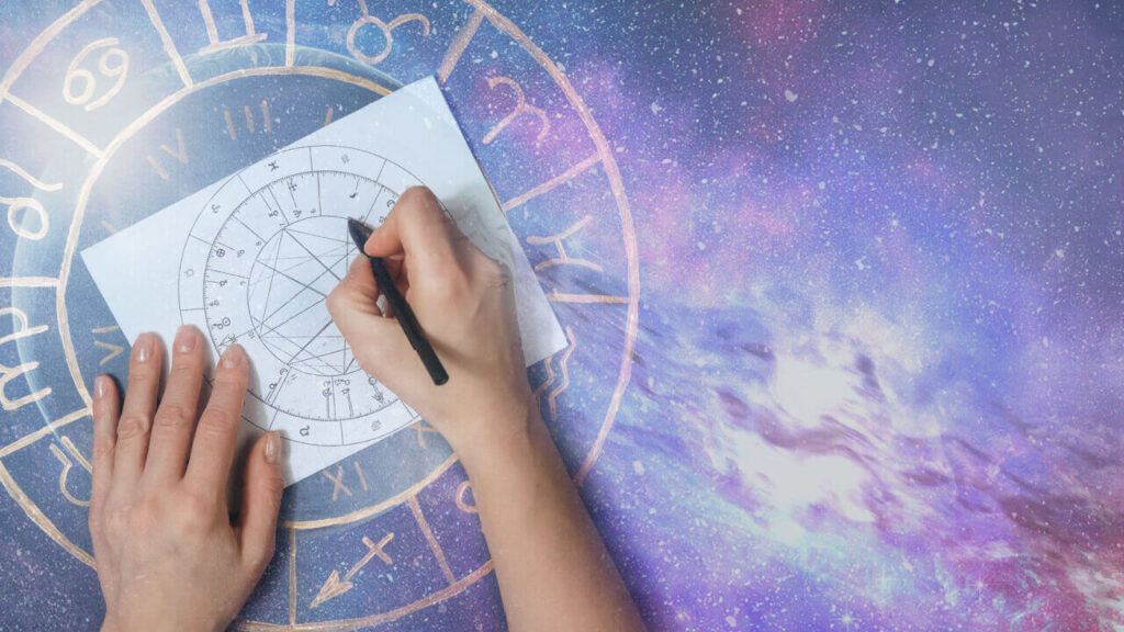Um astrólogo calcula um mapa natal e faz previsões do destino. A imagem representa astrologia, adivinhação e previsões.