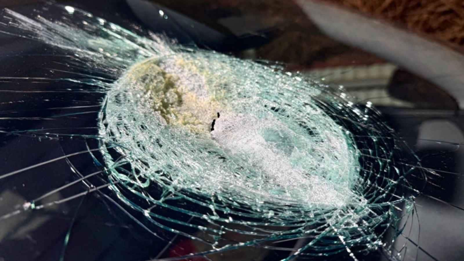 Cientistas investigam possível primeiro impacto de meteorito em um carro em movimento no mundo