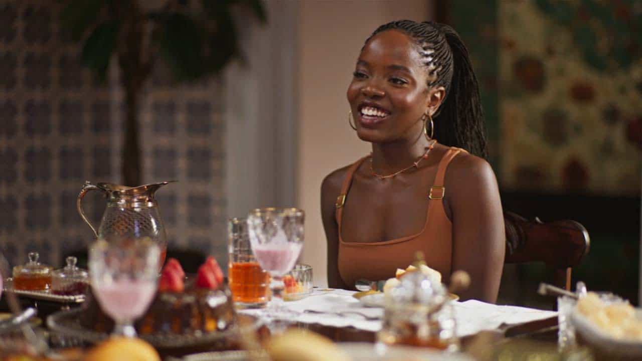 Clara Moneke como a personagem Leona em Dona de Mim