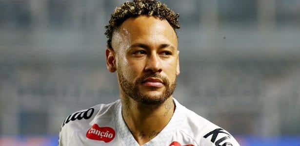 Neymar em ação durante Santos x Palmeiras, jogo do Brasileirão