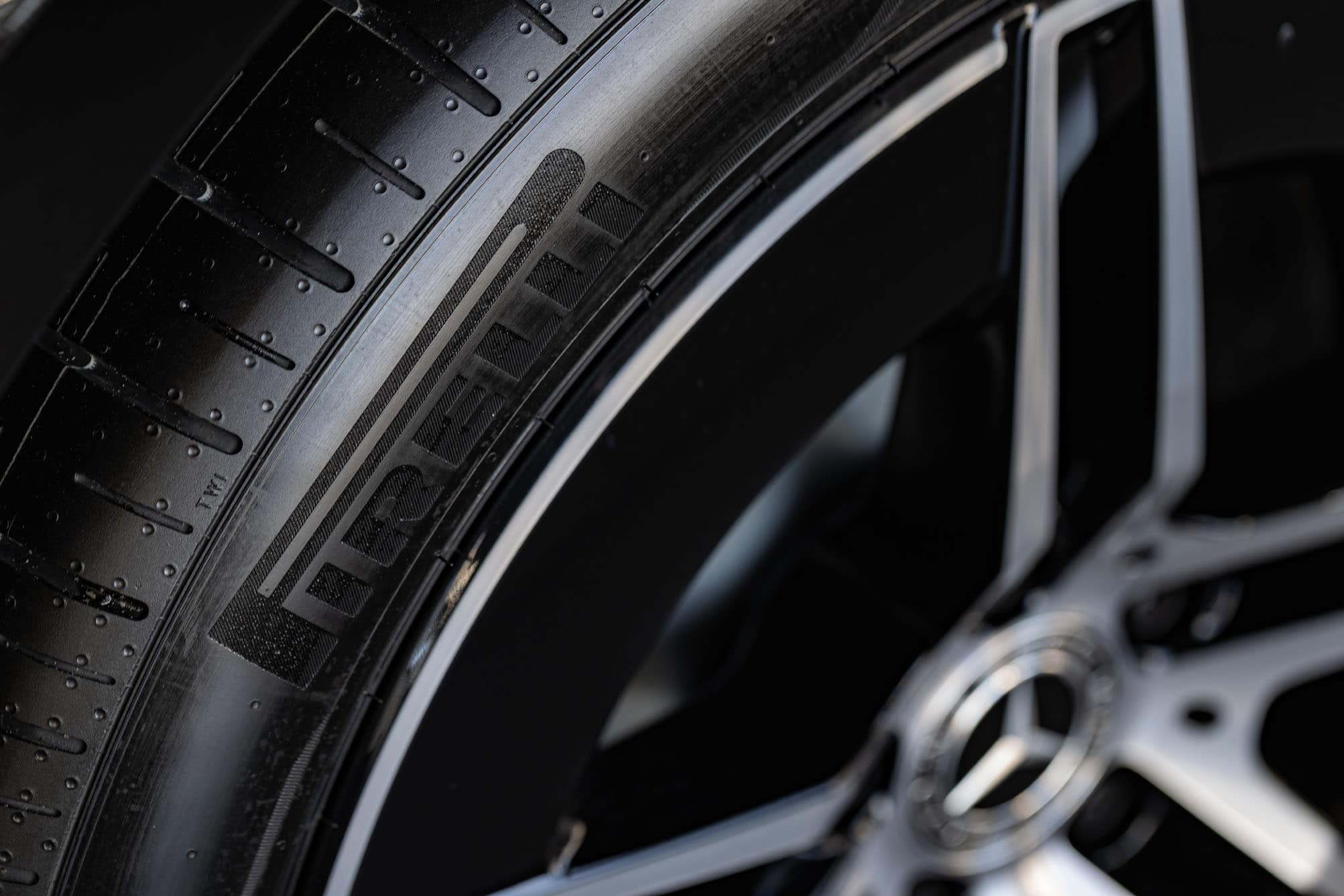 Pirelli lança pneu inteligente que monitora o asfalto em tempo real