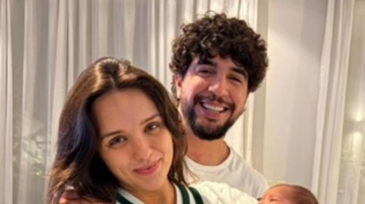 Rafa Kalimann e Nattanzinho surgem com recém-nascida no colo