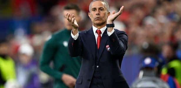 Sylvinho pode levar a Albânia à repescagem para a Copa do Mundo