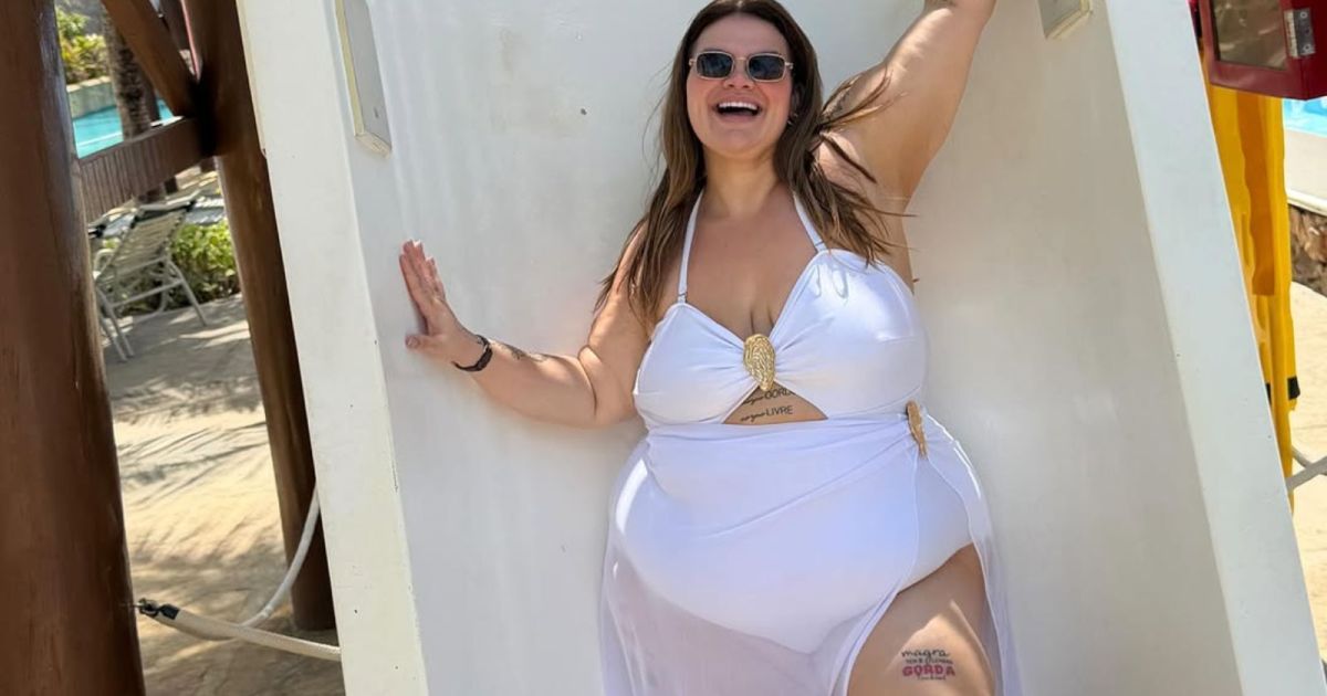 Thais Carla realiza sonho ao descer de toboágua após perder mais de 70 kg