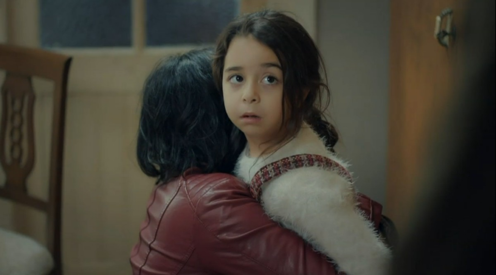 Turna recebe uma visita inesperada e se assusta