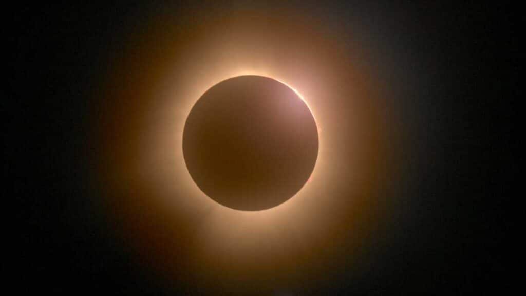 Dia se tornará noite com eclipse solar total mais longo do século