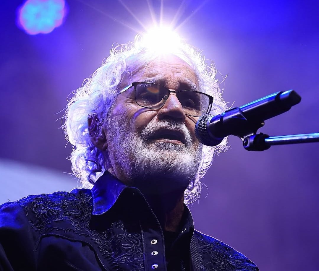 Renato Teixeira comemora 80 anos no Teatro Goiânia em apresentação promovida pelo Governo de Goiás e Sesc