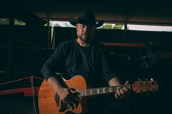 O cantor Mateus Rott se apresenta hoje no Bar Dom Pedro, em Votuporanga  (Foto: Divulgação)