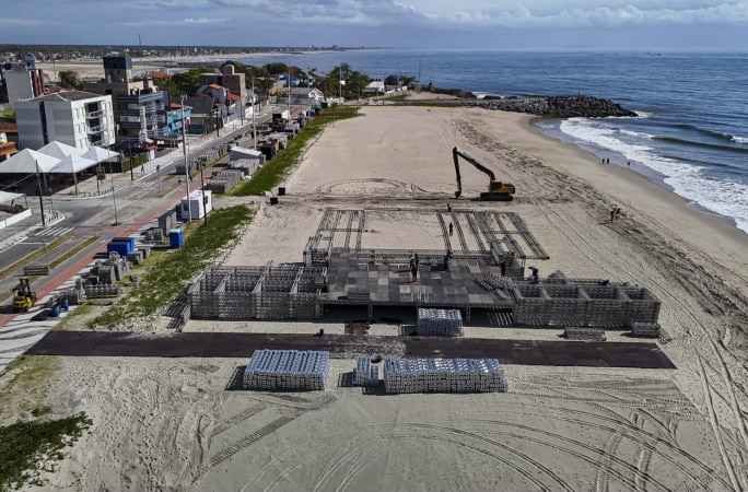 Verão Maior Paraná: montagem dos palcos avança no Litoral; faltam 18 dias para o início dos shows
