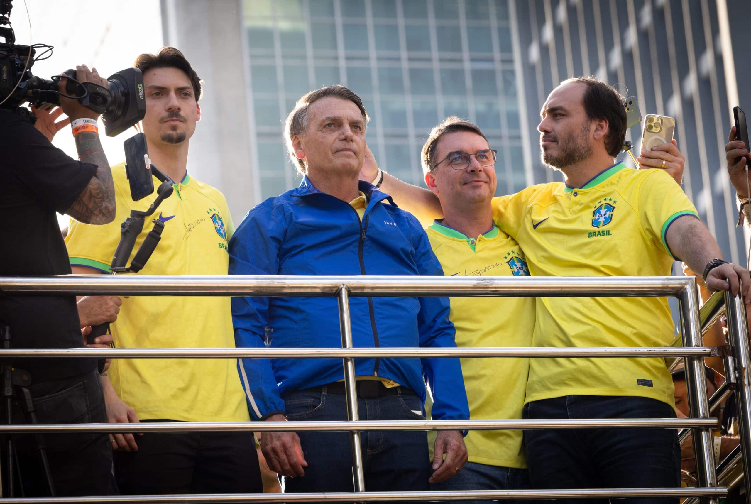 Carta de Bolsonaro sobre candidatura de Flávio irrita parte do entorno do ex-presidente