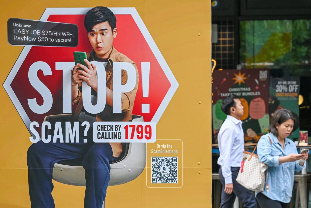 Estelionatários passam a ser punidos com até 24 chibatadas, em Singapura