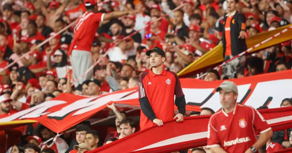 Internacional avança por jogador do Corinthians