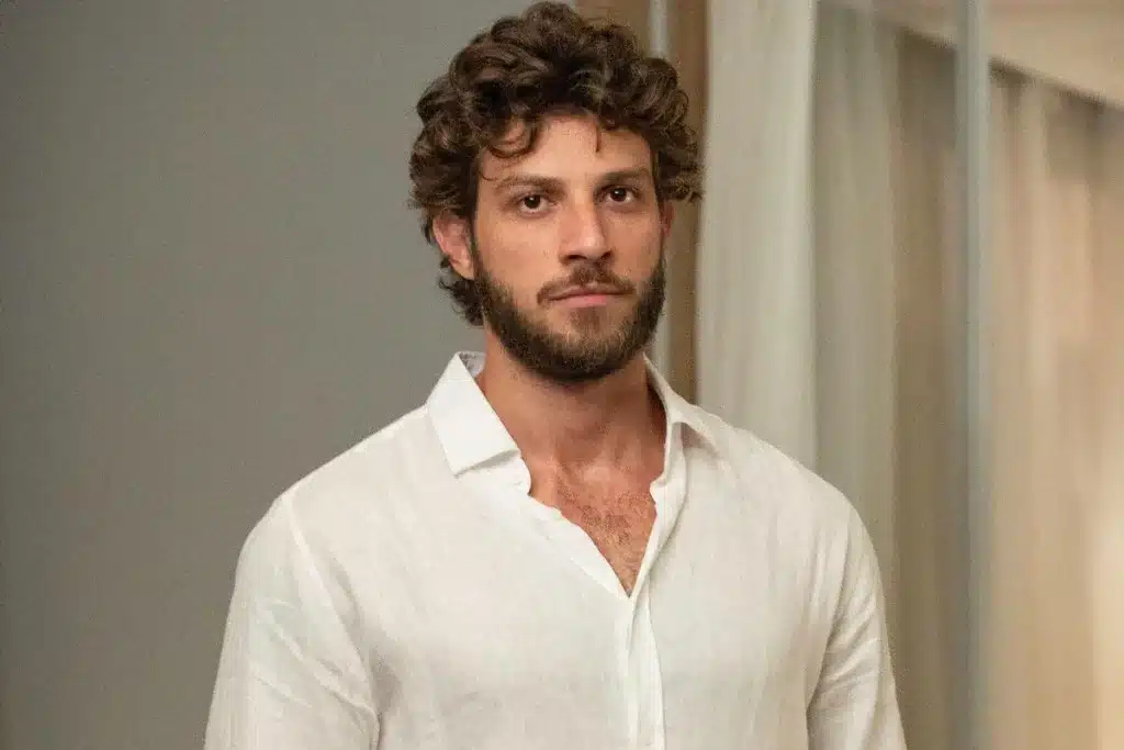 Chay Suede é confirmado como mocinho da próxima novela de Walcyr Carrasco
