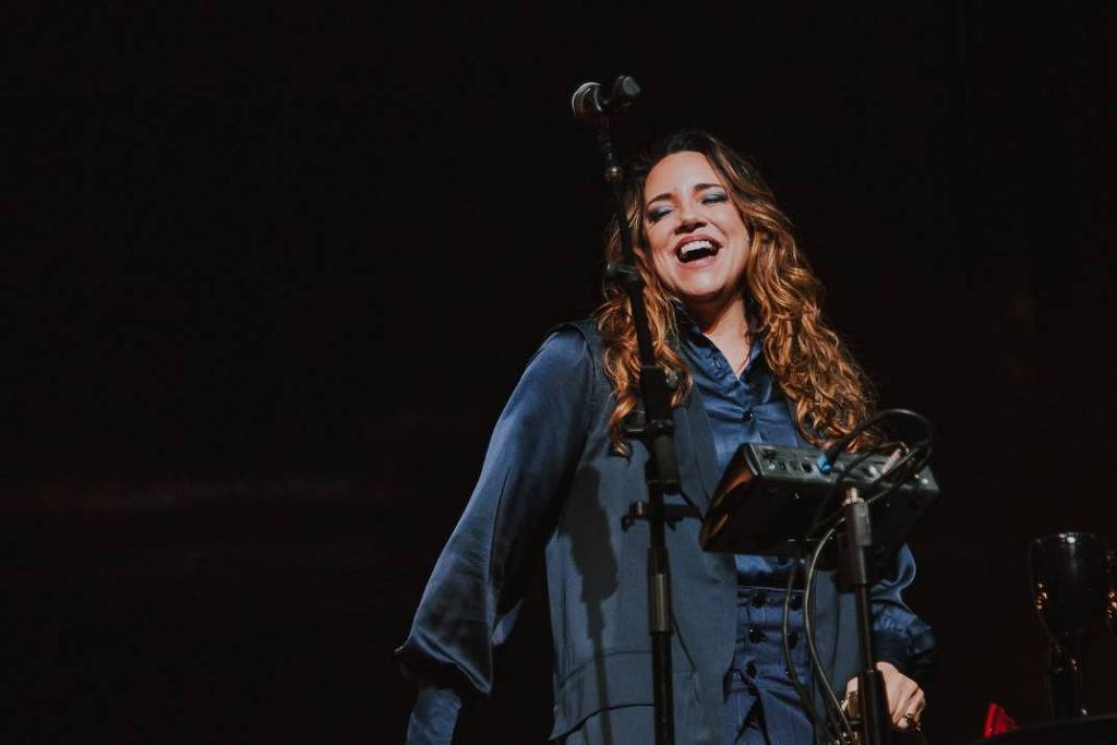 Ana Carolina e Nação Zumbi fazem shows em SP - 21/10/2025 - Shows